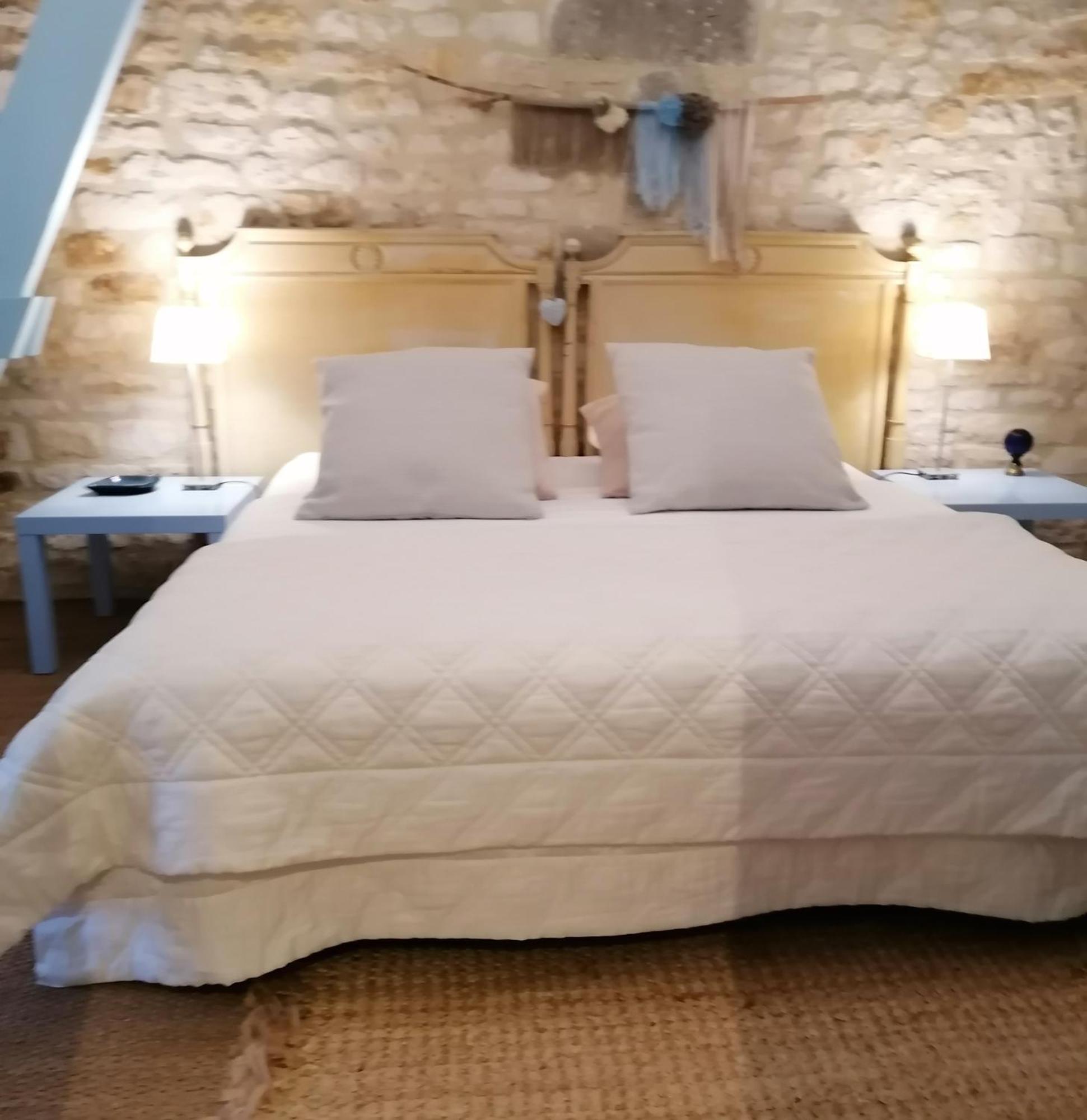 La Malposte Bed & Breakfast Reviers ภายนอก รูปภาพ
